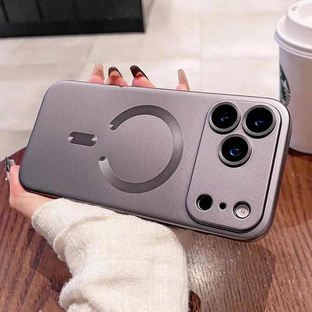 Capa magnética de TPU macio com pintura metálica para iPhone 17 Air 16 E 15