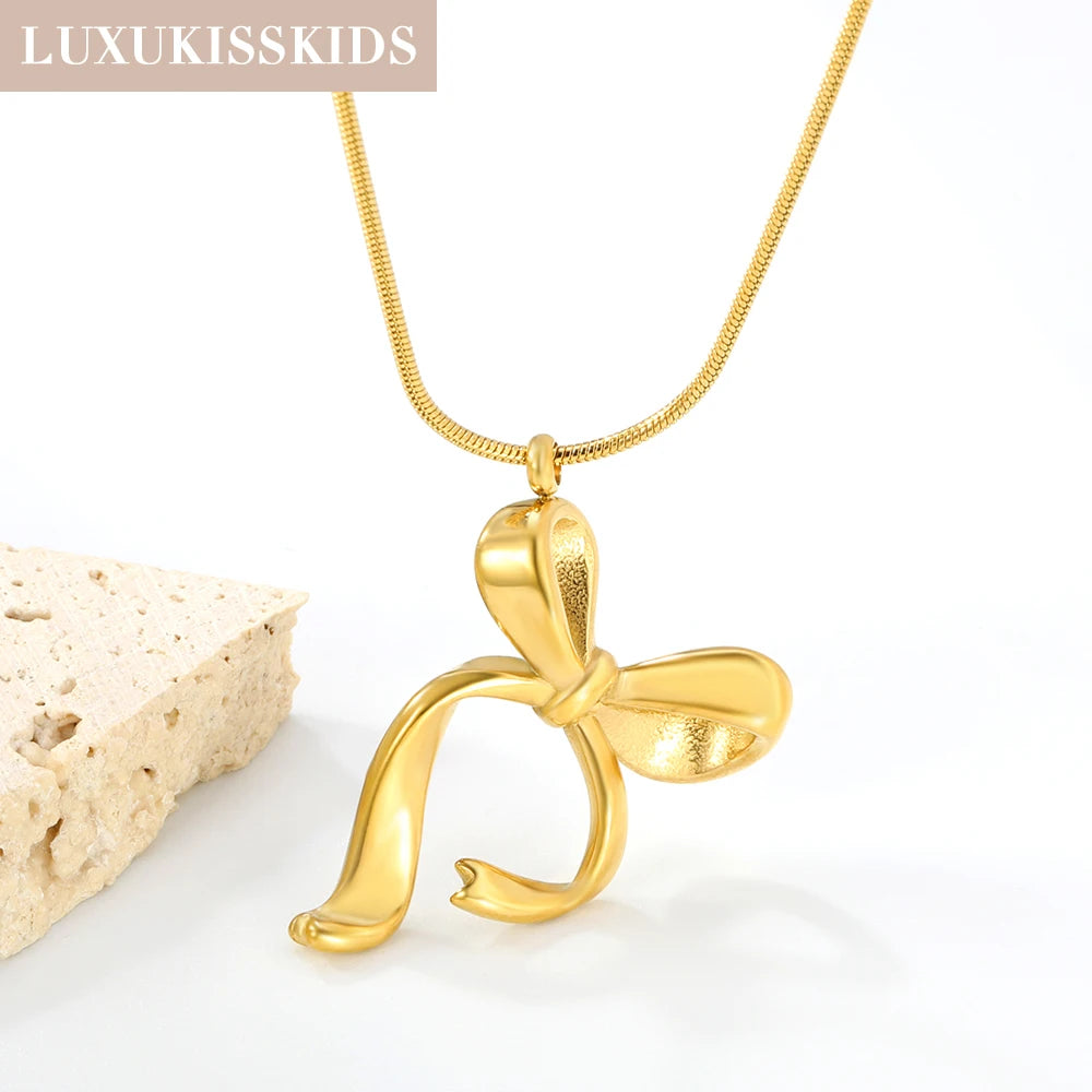 LUXUKISSKIDS Sets aus Ohrringen, Anhängern und Halsketten mit Schleifenmotiv aus Chirurgenstahl als Geschenk.