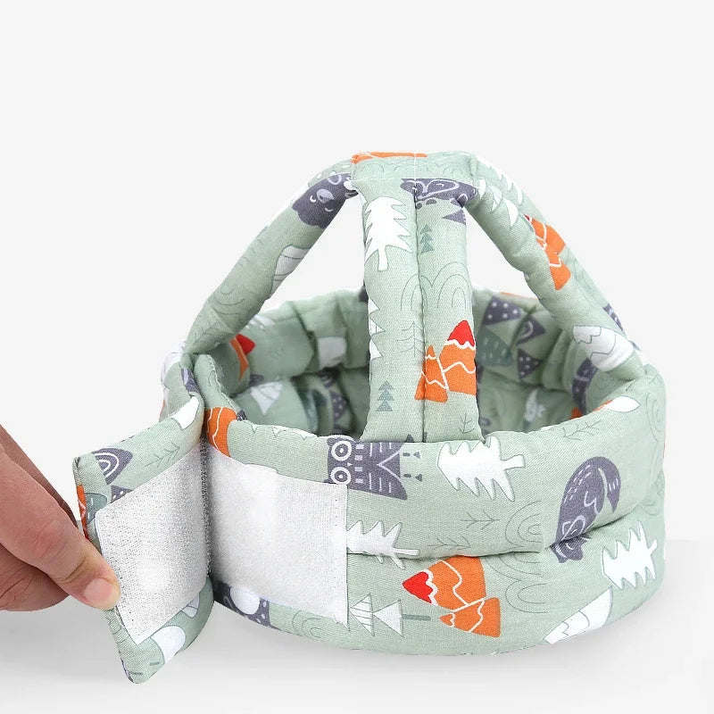 Capacete de proteção anticolisão para bebês, macio e confortável.