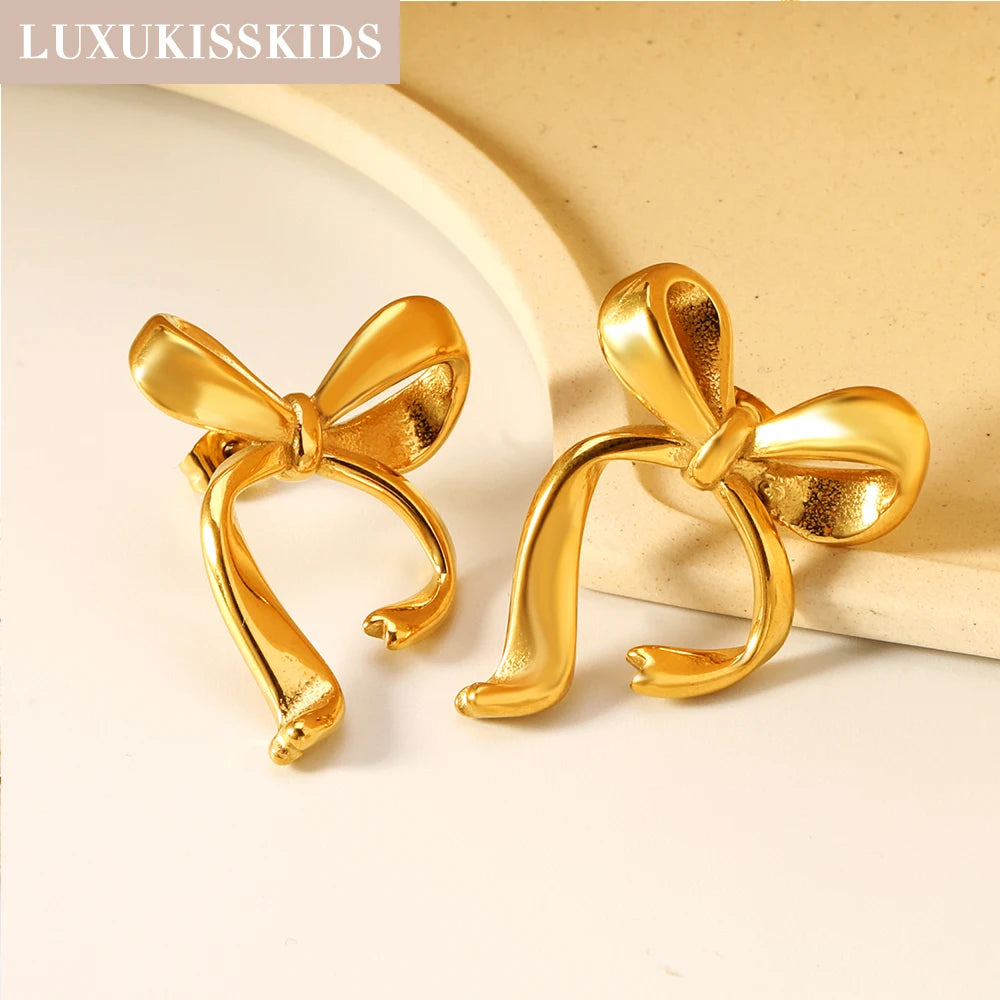LUXUKISSKIDS Sets aus Ohrringen, Anhängern und Halsketten mit Schleifenmotiv aus Chirurgenstahl als Geschenk.