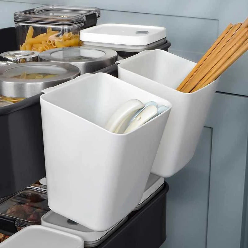 Cesto de armazenamento de plástico para pendurar na parte de trás, para uso doméstico, cozinha e banheiro.