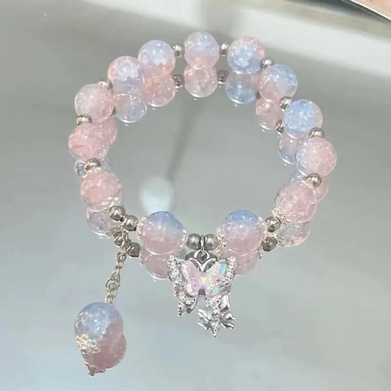 Pulseira colorida de cristal artificial austríaco da moda em destaque.