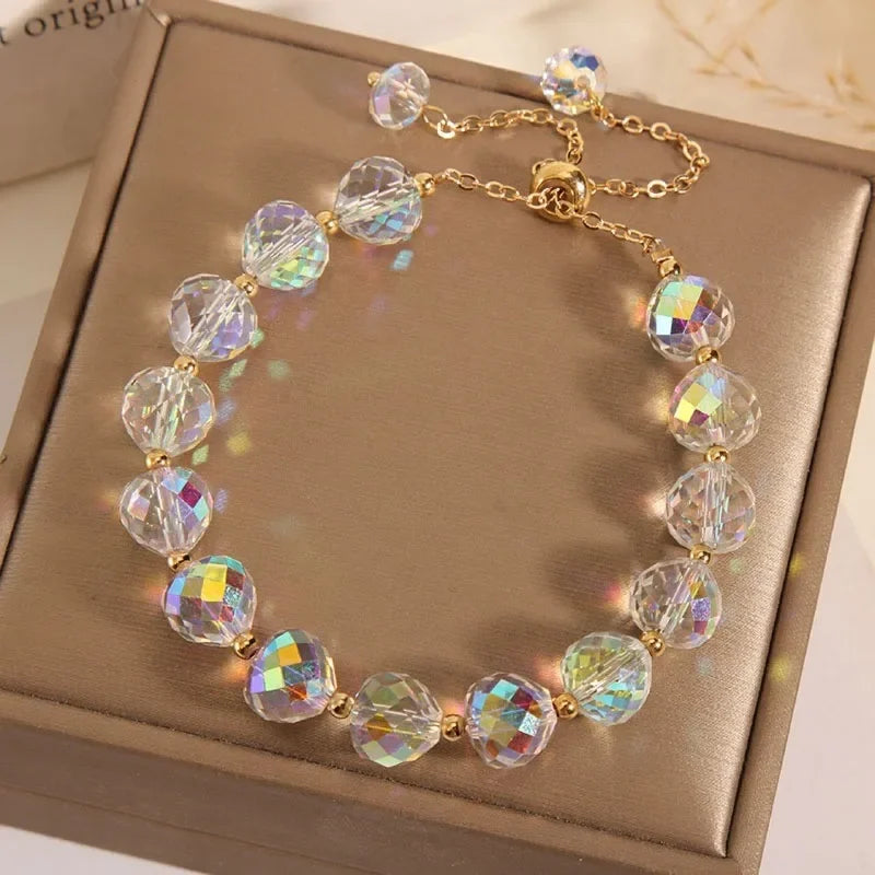 Modisches Armband mit farbigen österreichischen Kunstkristallen.