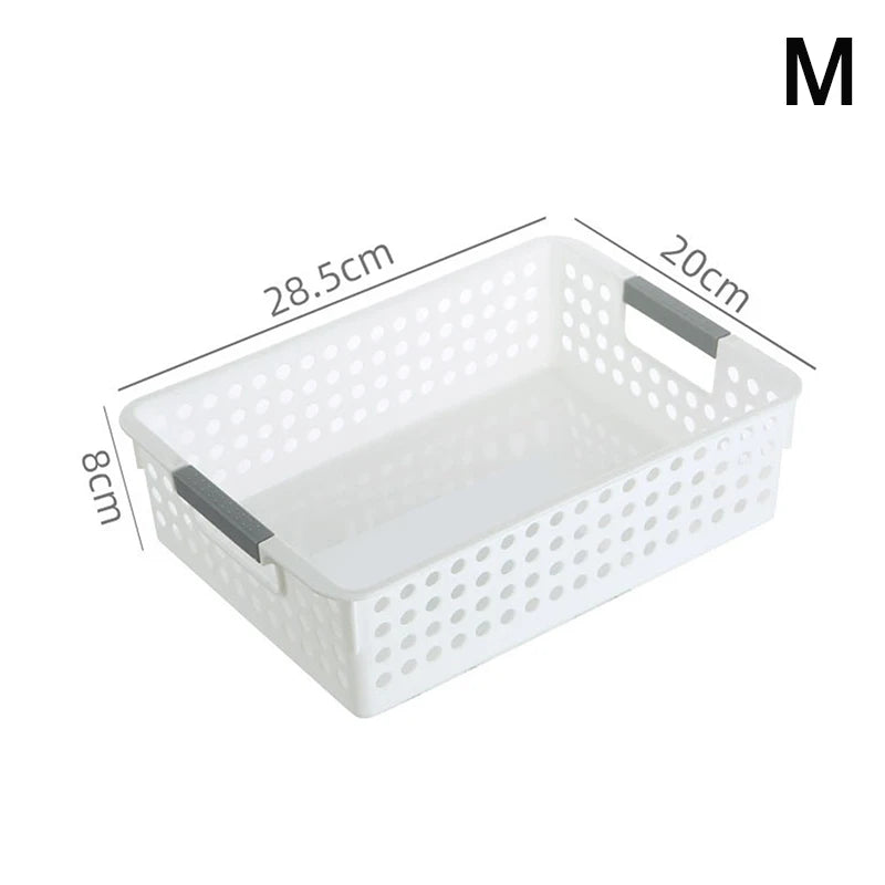 Cesto de armazenamento vazado para uso doméstico, ideal para guardar brinquedos diversos e outros itens.