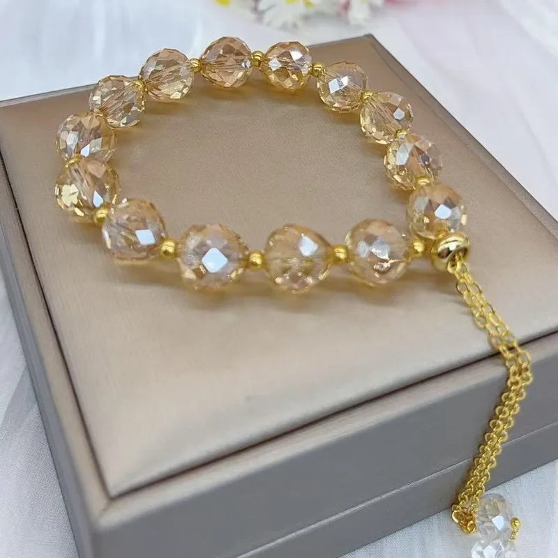 Modisches Armband mit farbigen österreichischen Kunstkristallen.