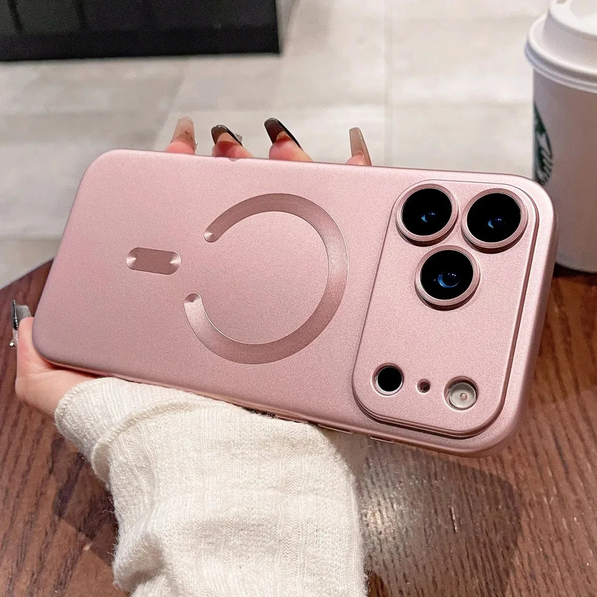 Capa magnética de TPU macio com pintura metálica para iPhone 17 Air 16 E 15